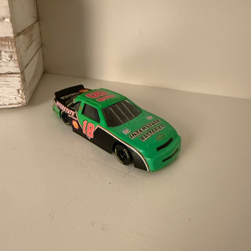 FLETCHER BARNHARDT & WHITE CHEVY INTERSTATE BATTERIES 18 STOCK CAR - 1:43 SCALE